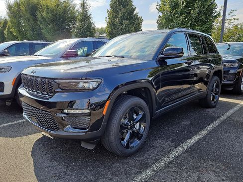 New 2025 Jeep Grand Cherokee Limited w/ Black Appearance Package image 1