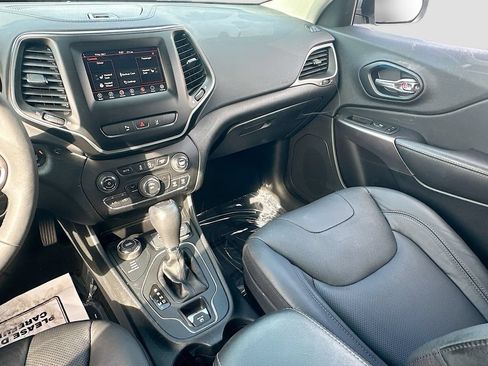 Used 2021 Jeep Cherokee Latitude Lux w/ Sun & Sound Group AWD/4WD image 22