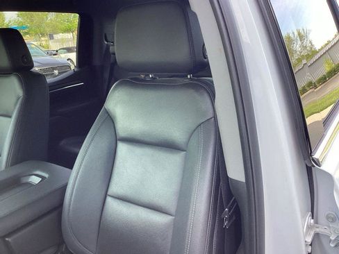 Used 2025 GMC Sierra 1500 SLT AWD/4WD image 12