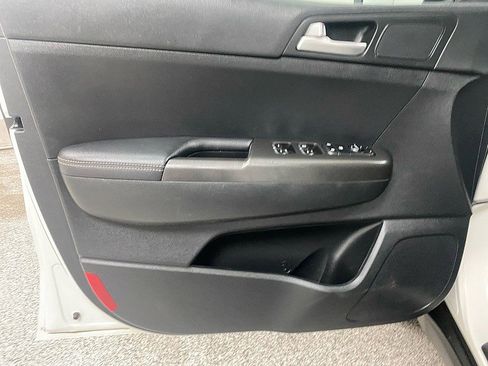 Used 2021 Kia Sportage LX image 10