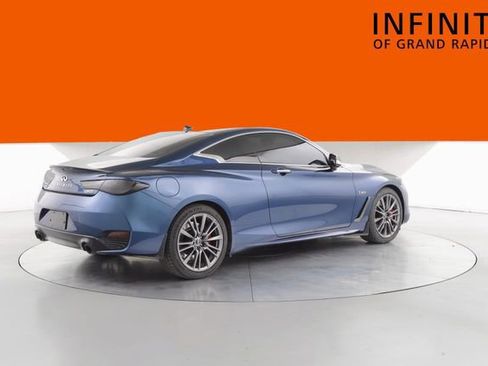 Used 2017 INFINITI Q60 Red Sport 400 AWD/4WD image 3
