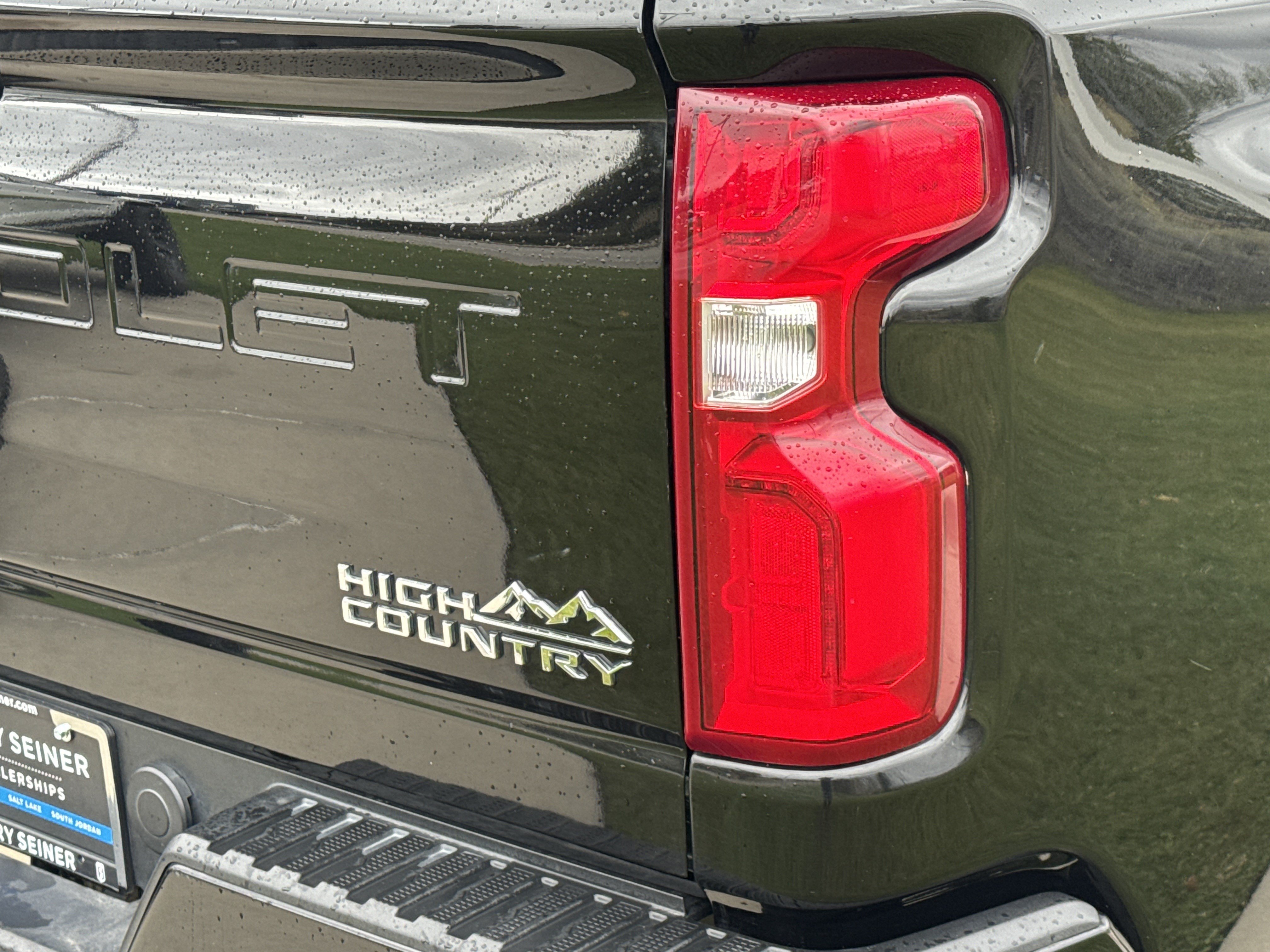 Used 2022 Chevrolet Silverado 3500 High Country w/ Technology Package AWD/4WD image 11