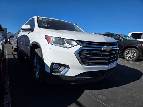 Used 2021 Chevrolet Traverse LT image 1