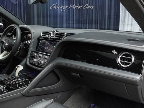Used 2023 Bentley Bentayga Plug-In Hybrid image 26