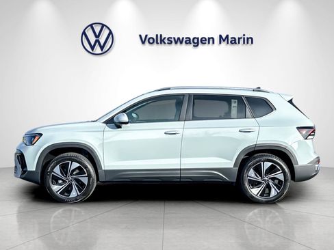 New 2026 Volkswagen Taos SE AWD/4WD image 2