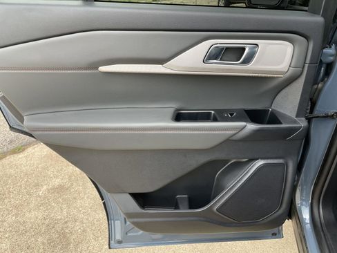 Used 2025 Ford Explorer Active w/ Active Comfort Package AWD/4WD image 36