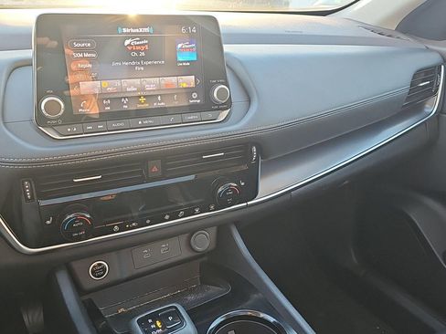 Used 2022 Nissan Rogue SV w/ SV Premium Package image 8