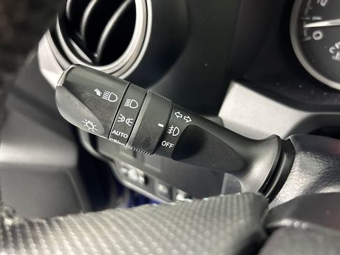 Used 2022 Toyota Tacoma TRD Sport w/ Technology Package RWD image 18