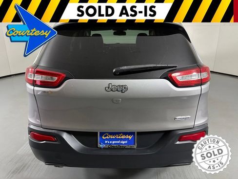 Used 2018 Jeep Cherokee Latitude Plus FWD image 7