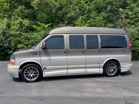 Used 2014 GMC Savana 1500 RWD image 1