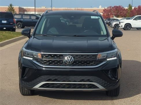 Used 2024 Volkswagen Taos SE image 8