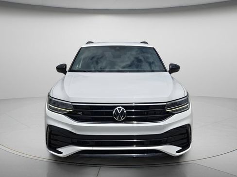 Used 2022 Volkswagen Tiguan SE R-Line FWD image 4