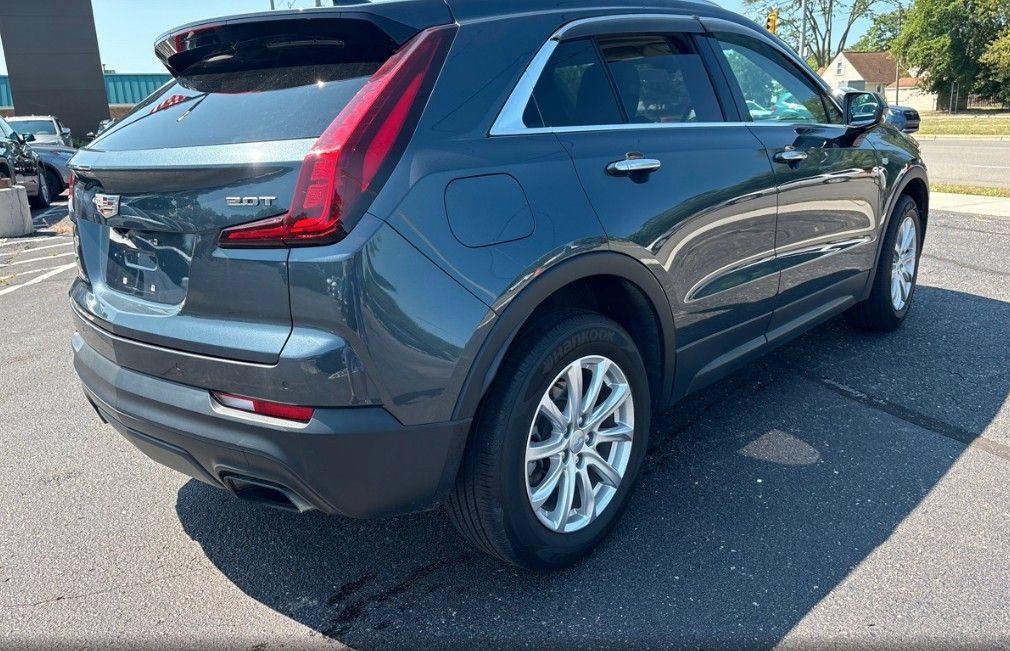 Used 2019 Cadillac XT4 Luxury w/ Cold Weather Package AWD/4WD image 6