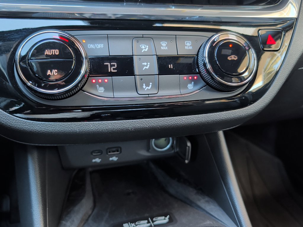 Used 2024 Buick Envista Sport Touring w/ Convenience I Package FWD image 24