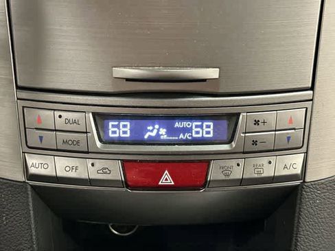 Used 2010 Subaru Outback 2.5i Limited image 12