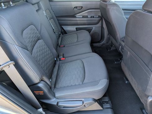 Used 2023 Nissan Pathfinder S image 27