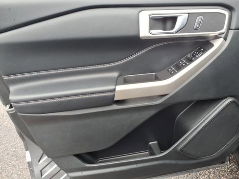 Certified 2022 Ford Explorer XLT w/ Equipment Group 202A image 17