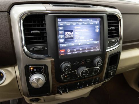 Used 2019 RAM 1500 Laramie w/ Convenience Group RWD image 18
