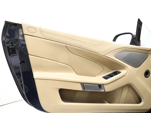 Used 2016 Aston Martin Vanquish Volante RWD image 9
