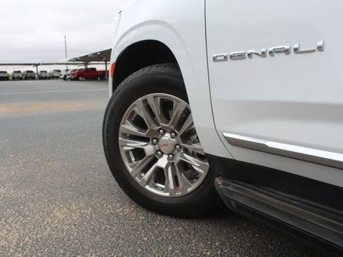 Used 2023 GMC Yukon Denali AWD/4WD image 12