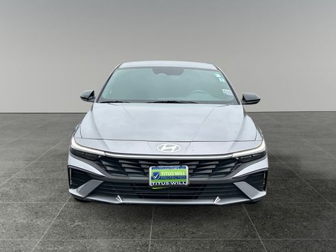 Used 2025 Hyundai Elantra Sport FWD image 3