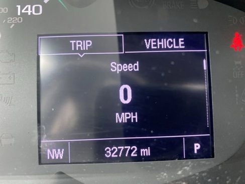 Used 2019 Chevrolet Trax LT w/ LT Convenience Package FWD image 2
