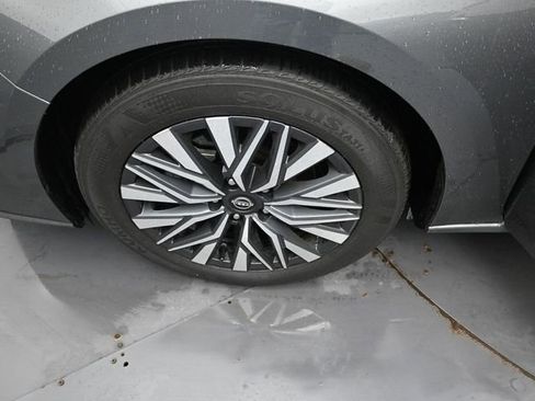 Used 2025 Nissan Altima 2.5 SV image 32