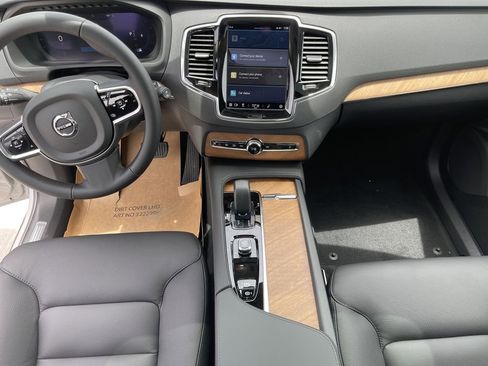 Used 2025 Volvo XC90 B6 Plus image 11