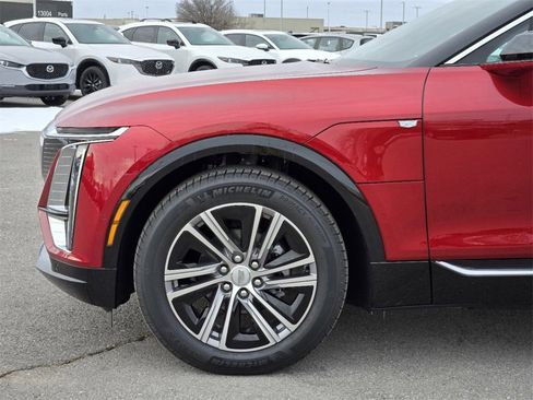 New 2025 Cadillac Lyriq Luxury image 8