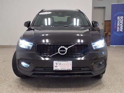 Used 2021 Volvo XC40 T5 R-Design w/ Climate Package AWD/4WD image 2