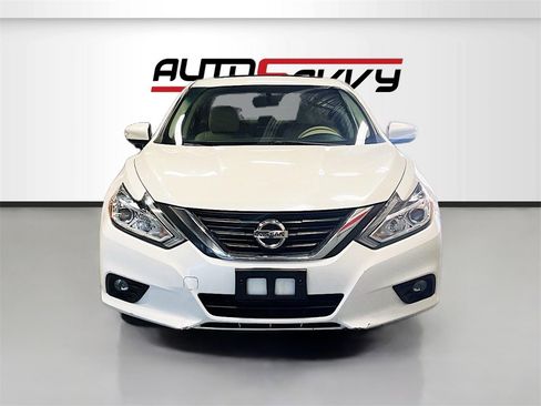 Used 2016 Nissan Altima 2.5 SL w/ 2.5 Technology Package image 2