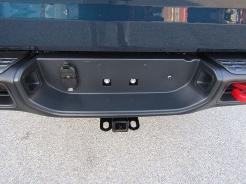 Used 2025 Jeep Gladiator Rubicon w/ Convenience Group image 13