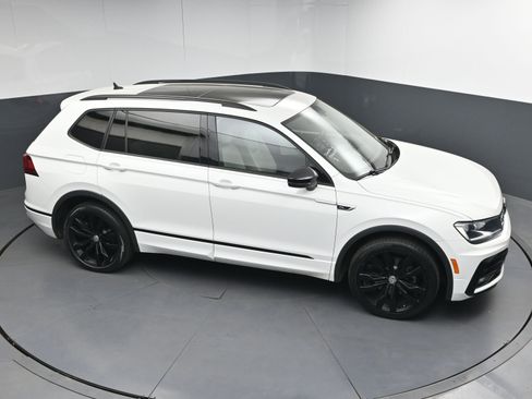 Used 2021 Volkswagen Tiguan SE R-Line image 32