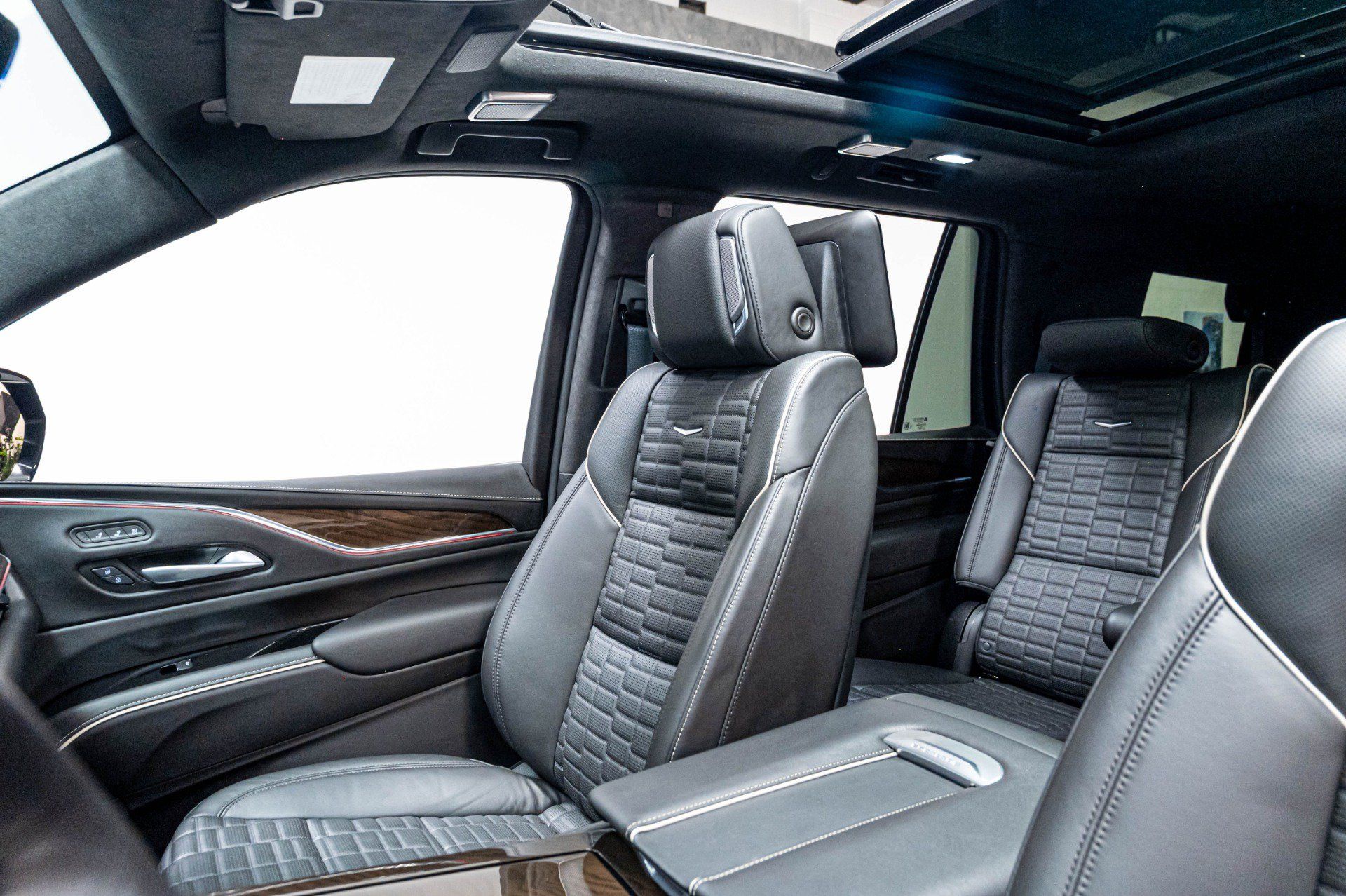 Used 2024 Cadillac Escalade Sport Platinum AWD/4WD image 14