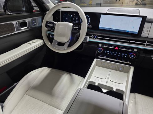 Certified 2025 Hyundai Santa Fe Limited FWD image 20