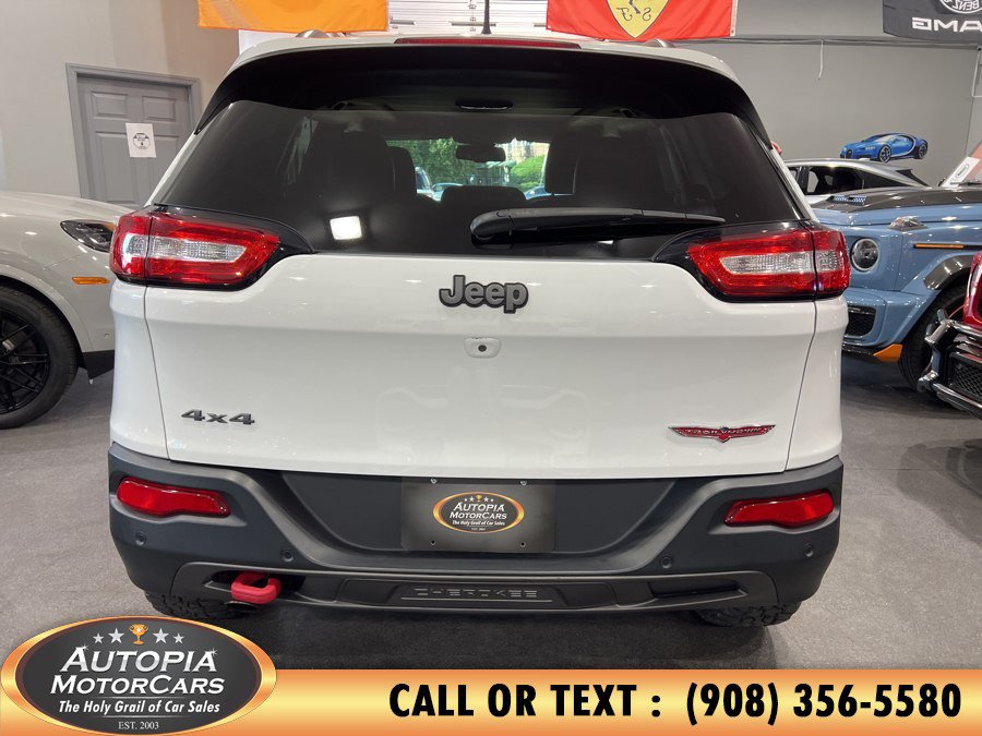Used 2018 Jeep Cherokee Trailhawk AWD/4WD image 5