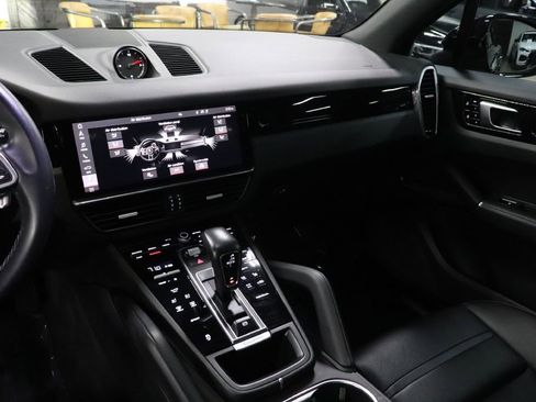 Used 2021 Porsche Cayenne image 30