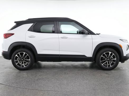 Used 2025 Chevrolet TrailBlazer LT FWD image 11