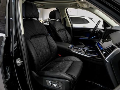 Used 2024 BMW X7 xDrive40i w/ Premium Package image 29