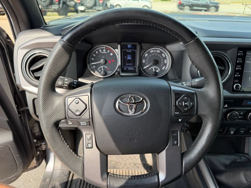 Used 2022 Toyota Tacoma TRD Off-Road w/ Technology Package AWD/4WD image 15