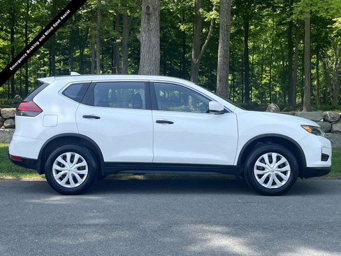 Used 2018 Nissan Rogue S AWD/4WD image 2