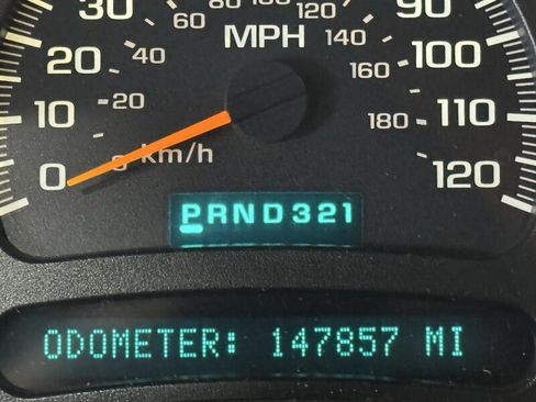 Used 2005 Chevrolet Silverado 2500 LT w/ Heavy-Duty Power Package image 5