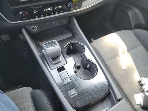 Used 2023 Nissan Rogue SV FWD image 12