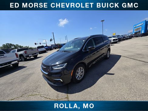 Used 2021 Chrysler Pacifica Touring-L FWD image 7
