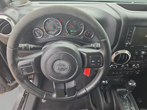 Used 2017 Jeep Wrangler Unlimited Sahara image 12