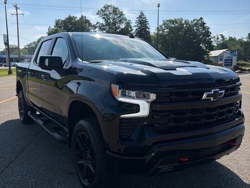 Used 2025 Chevrolet Silverado 1500 LT Trail Boss w/ LT Trail Boss Premium Package AWD/4WD image 3