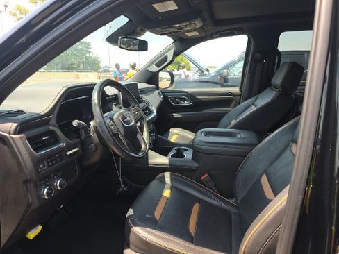 Used 2024 GMC Yukon AT4 w/ Technology Package AWD/4WD image 3