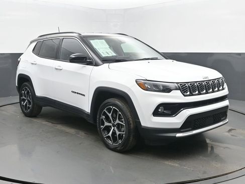 Used 2025 Jeep Compass Limited image 7