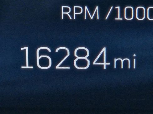 Used 2025 Cadillac XT4 Sport image 29