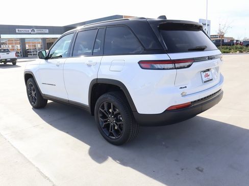New 2025 Jeep Grand Cherokee Limited image 24